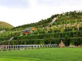 灵山宝塔大佛下